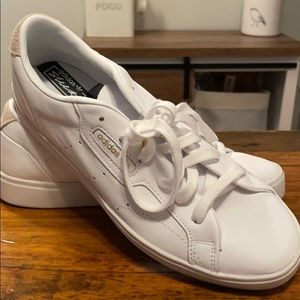 Adidas Sleek White Womens 8.5 NWOT